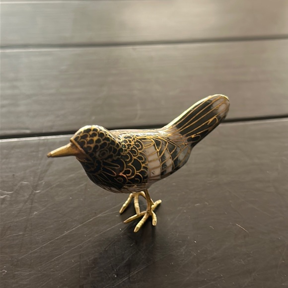 Gold Small metal bird with beautiful accents - Picture 2 of 7